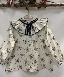 BLUSA DANIELA VIYELA FLOR MARRÓN LAZO TERCIOPELO AZÚL MARINO
